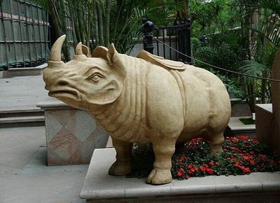 犀牛和大象造型砂岩雕塑适合放在大门两边产品图片,犀牛和大象造型砂岩雕塑适合放在大门两边产品相册